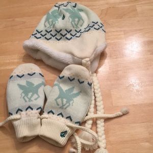 Volcom Flying G reversible beanie and mittens EUC